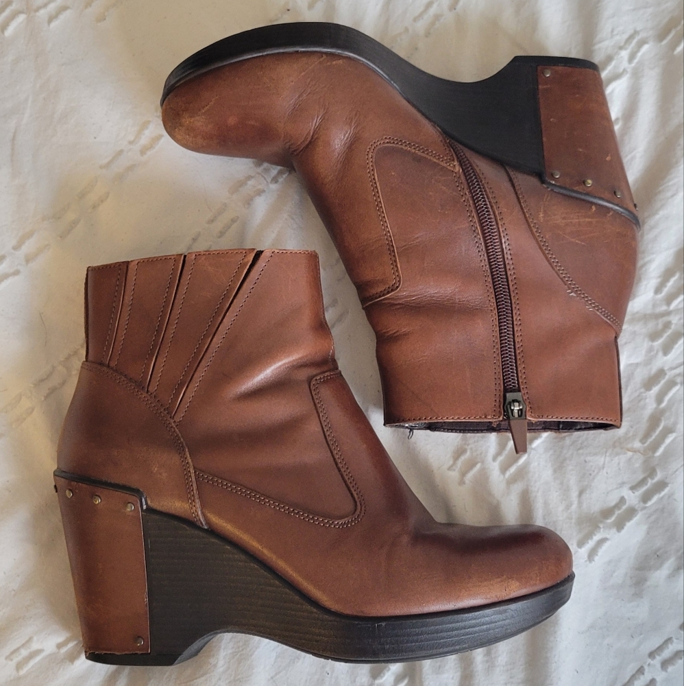 Dansko ankle boot wedge